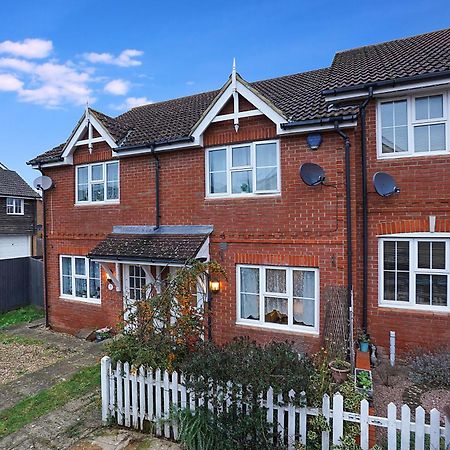 Comfortable Stylish Townhouse In Ashford Sleeps 5 Netflix 2 Parking Spaces Perfect For Contractors And Families Luaran gambar