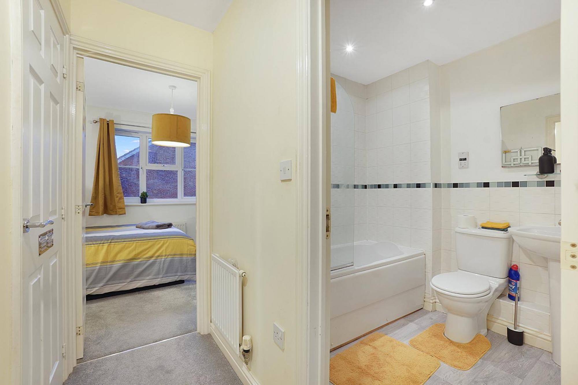 Comfortable Stylish Townhouse In Ashford Sleeps 5 Netflix 2 Parking Spaces Perfect For Contractors And Families Luaran gambar