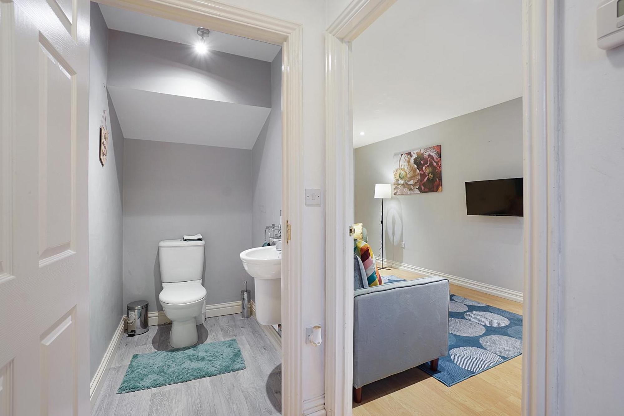 Comfortable Stylish Townhouse In Ashford Sleeps 5 Netflix 2 Parking Spaces Perfect For Contractors And Families Luaran gambar